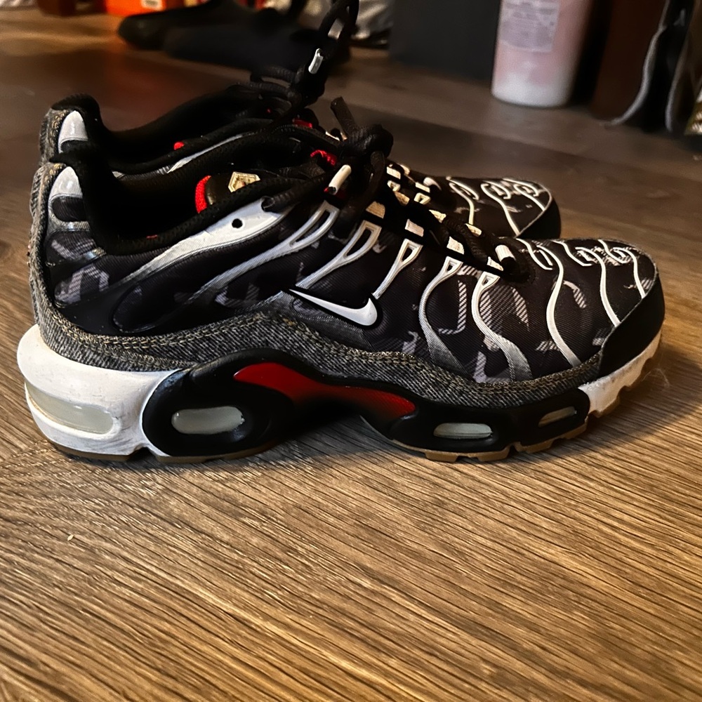 Nike Air Max Black and White Sneakers